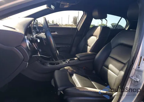 2016 Mercedes-Benz Gla 250 z USA, uszkodzony, nr VIN WDCTG4EB2GJ242426